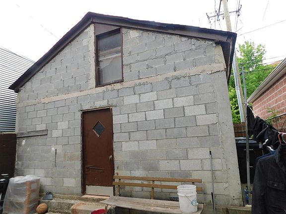 5th image of 2700 W Armitage Ave