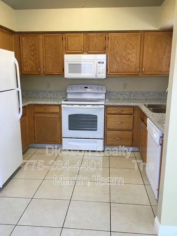 3 bed, 2.0 bath, 1190 sqft, $2,100 — Photo 4
