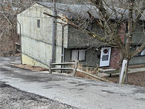 3rd image of 446 Crosby Dr