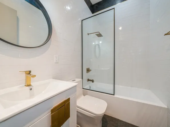 41 Van Wagenen Avenue image 8 of 26