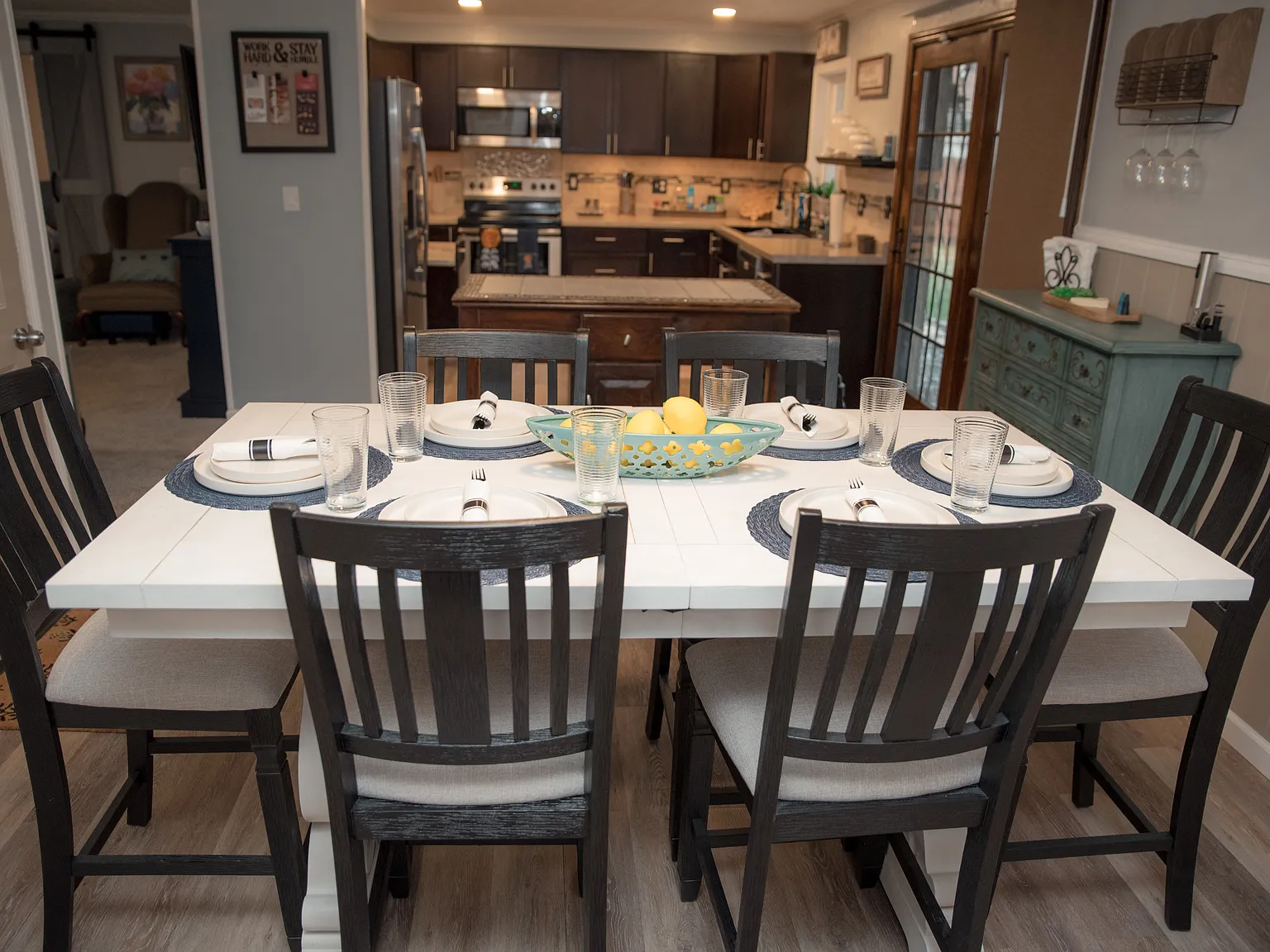 3 bed, 1170 sqft, $2,900 — Photo 3
