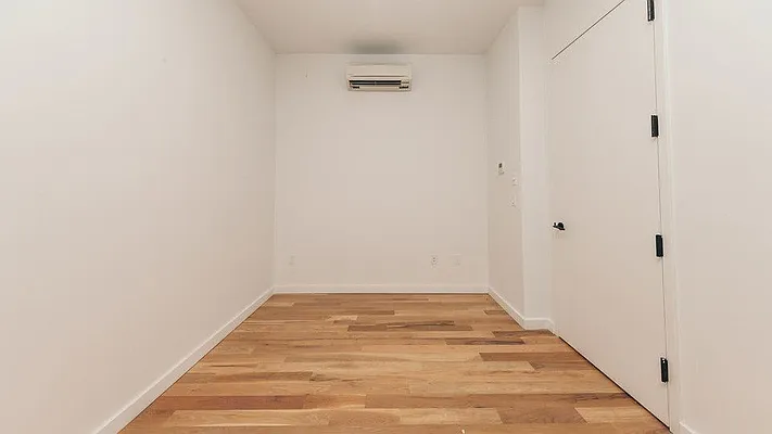 Rented by Nooklyn NYC LLC | media 81