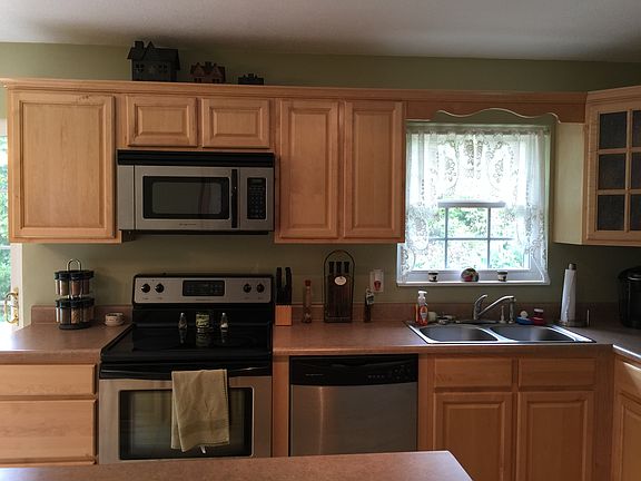 3rd image of 12 Carpenter Ln