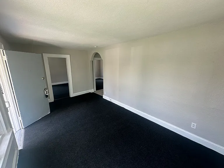 119 Carver Ave — Photo 2