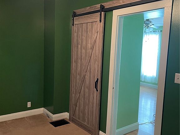 4th image of 313 Roe Ave