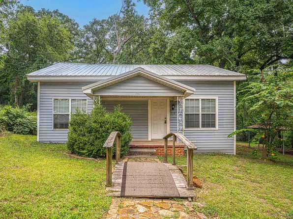 519 Wood St, Gladewater, TX 75647