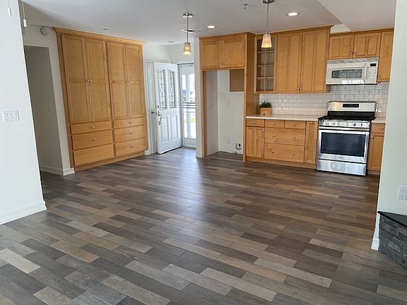 Open kitchen/living room