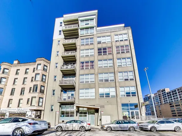 770 W Gladys Ave #204, Chicago, IL 60610