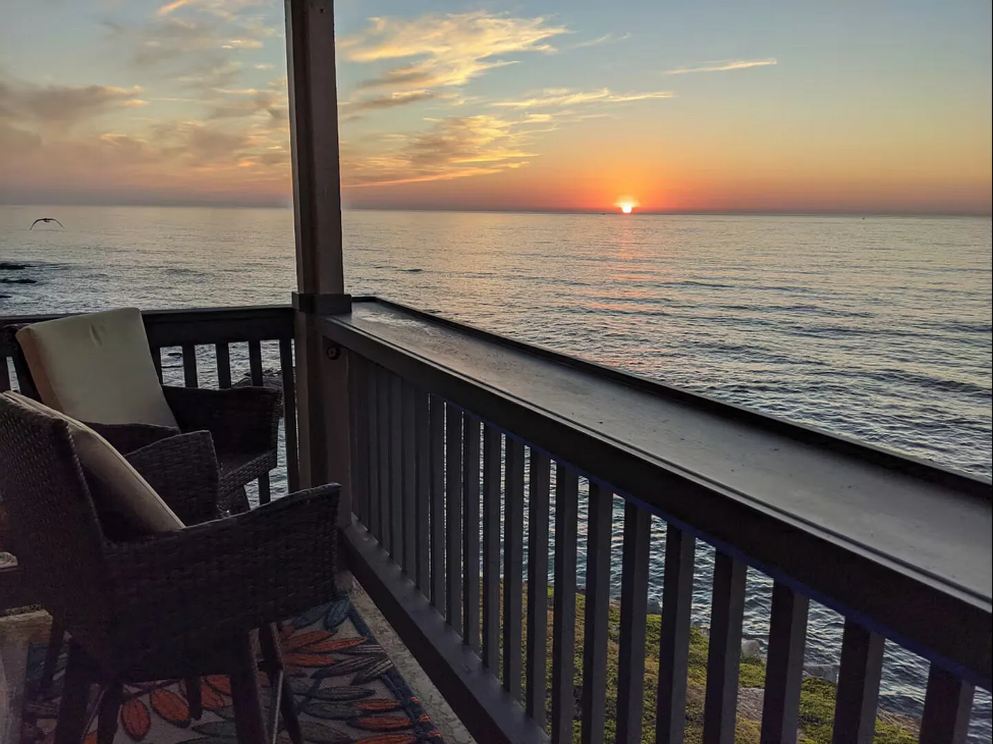 Beachside Remodeled Condo - Panoramic Ocean Views — Photo 2