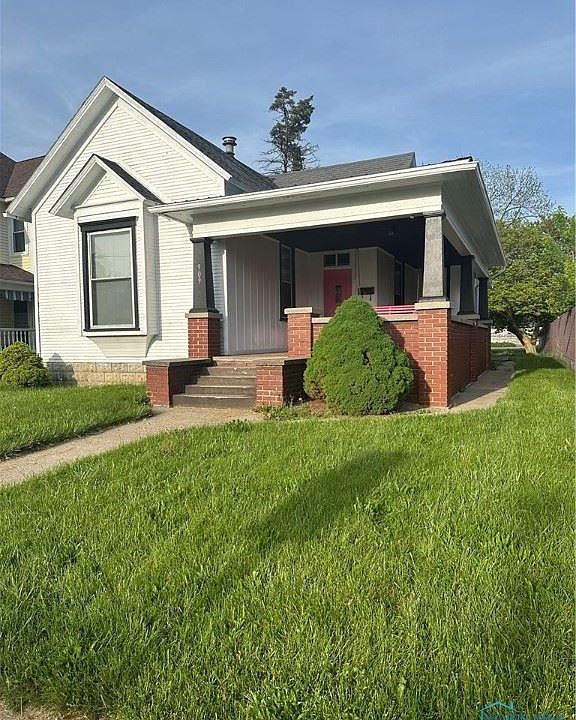 1st image of 909 N Main St
