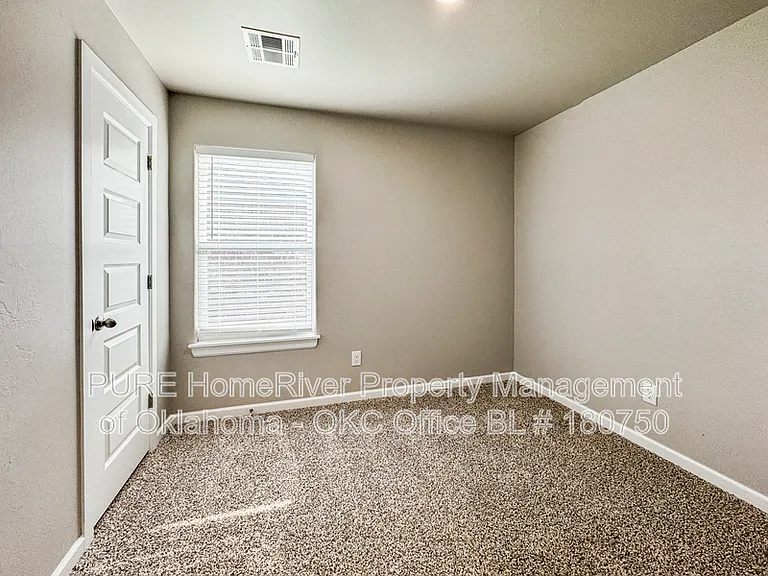 2516 Rosewood Ln — Photo 15