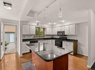 112 Deerfield Ct, North Kingstown, RI 02852