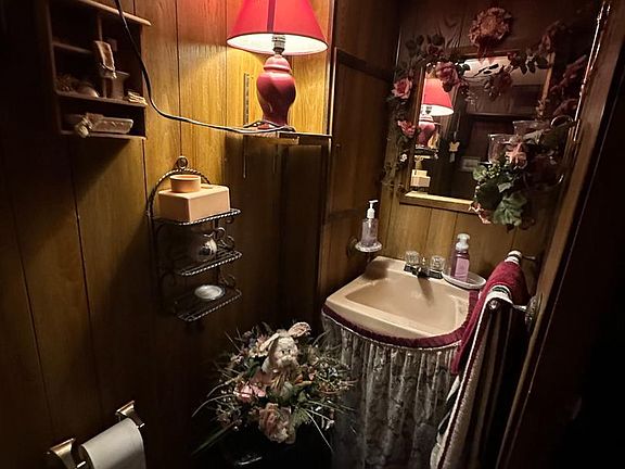 5th image of 3109 Emerald St