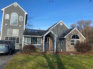 33 Devonshire Rd, North Syracuse, NY 13212