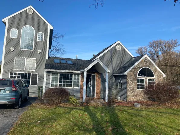 33 Devonshire Rd, North Syracuse, NY 13212