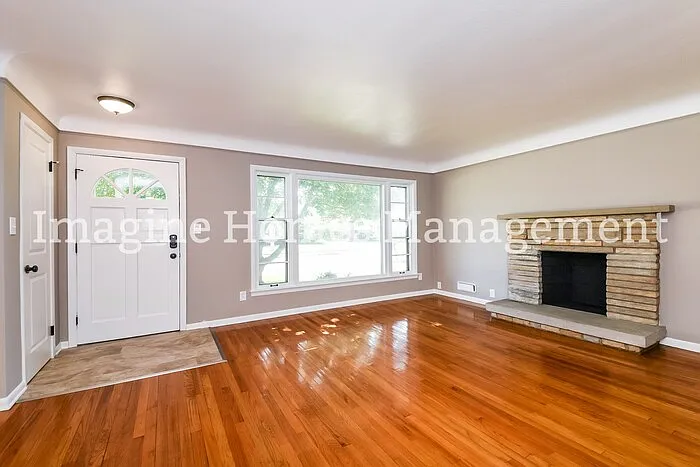 3 bed, 2.0 bath, 1272 sqft, $2,575 — Photo 3