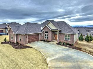 916 Montgomery Ln, Maryville, TN 37803