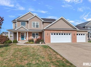 905 Boxwood Ct, Chatham, IL 62629