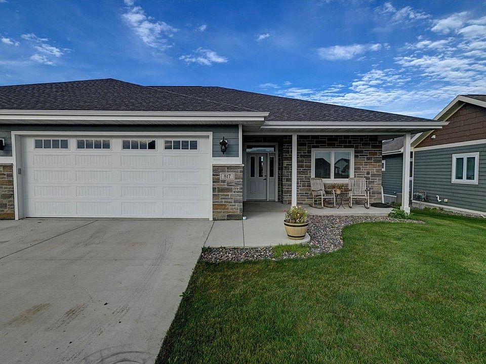 1st image of 825 Vineyard Ct