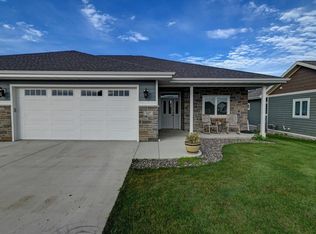 825 Vineyard Ct, Cambridge, WI 53523