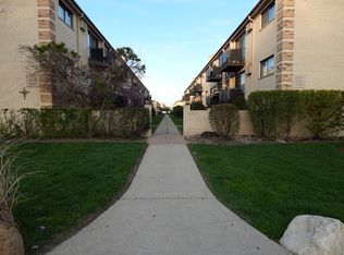 5121 N East River Rd #1C, Chicago, IL 60656