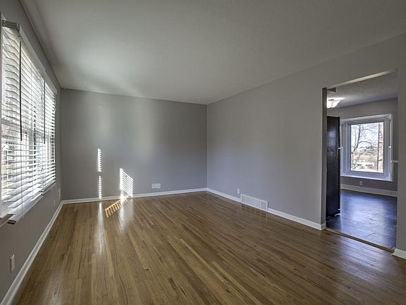 4th image of 4947 S 121st St
