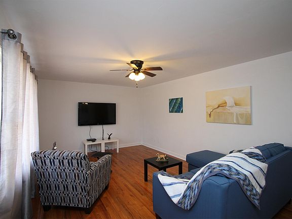 5th image of 224 Carolyn Dr