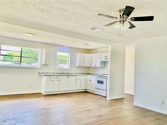 2nd image of 6004 Noel St