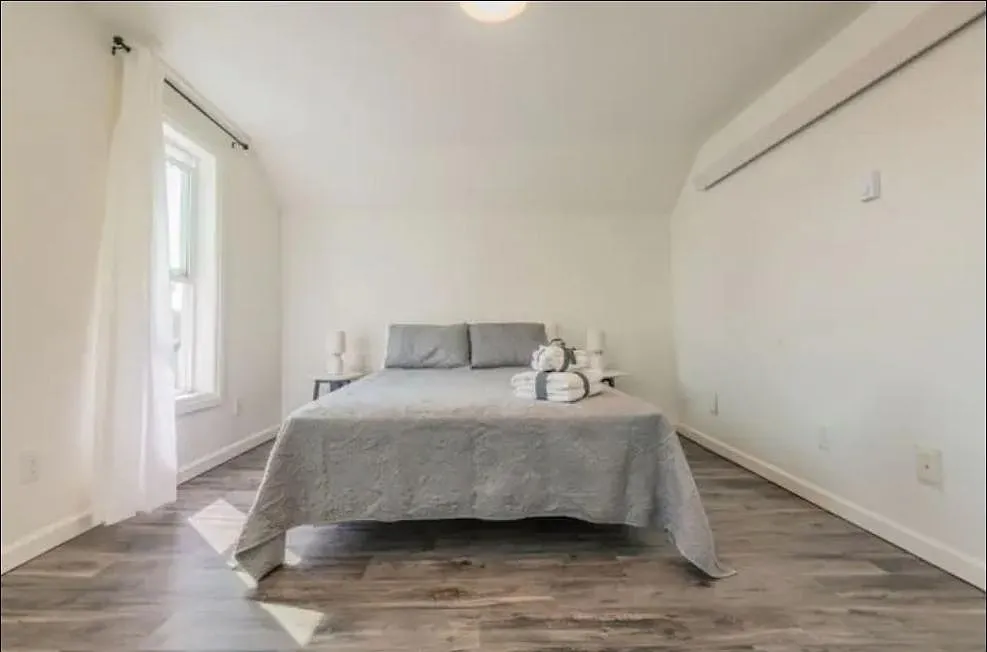 2 bed, 1080 sqft, $1,995 — Photo 1