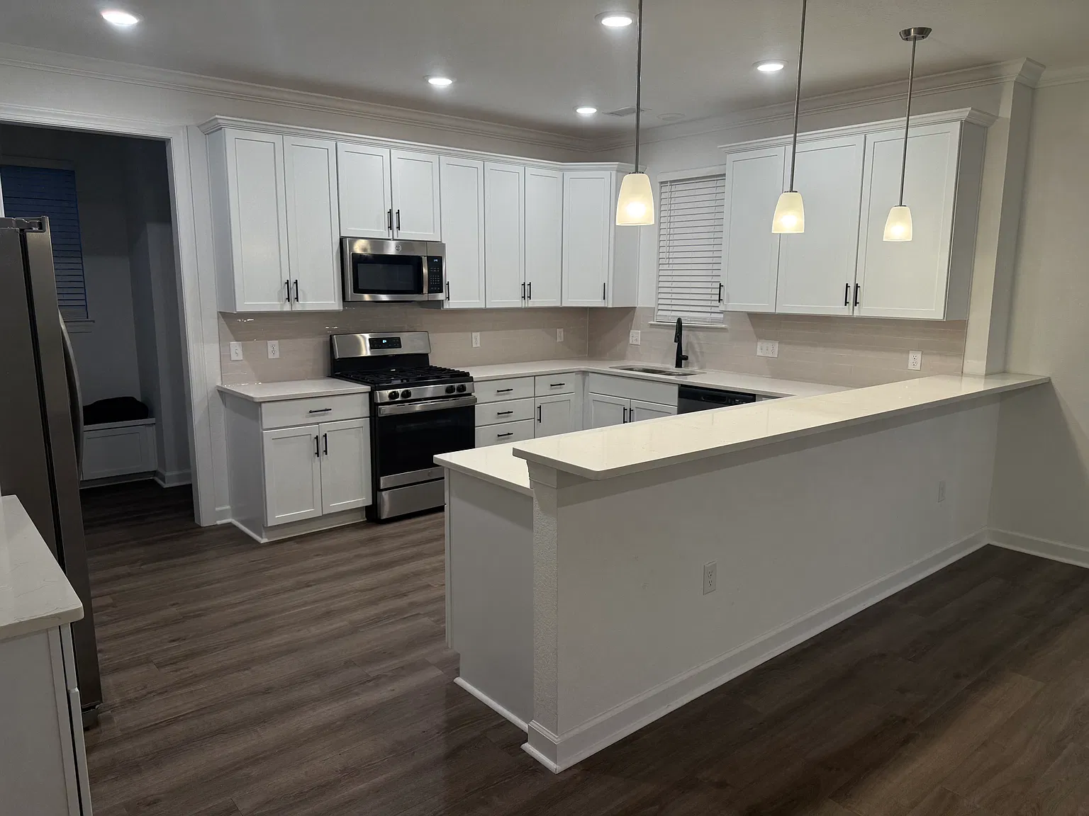 4 bed, 2.5 bath, 2445 sqft, $3,500 — Photo 3