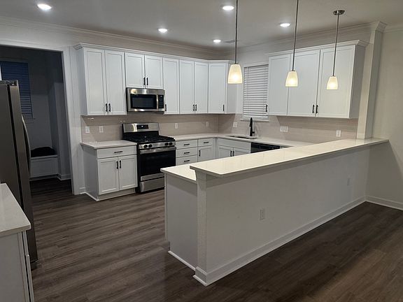3rd image of 1912 Merano Ln