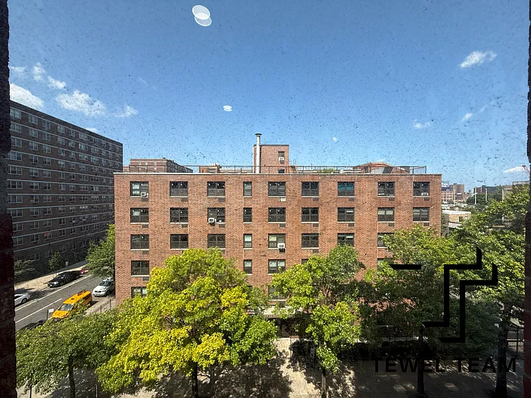 2085 Lexington Ave #4D — Photo 6