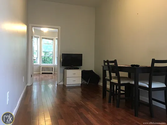 Rented by Realty 2000 Corp | media 27