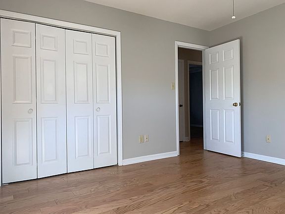 5th image of 2497 E Spencer Ave