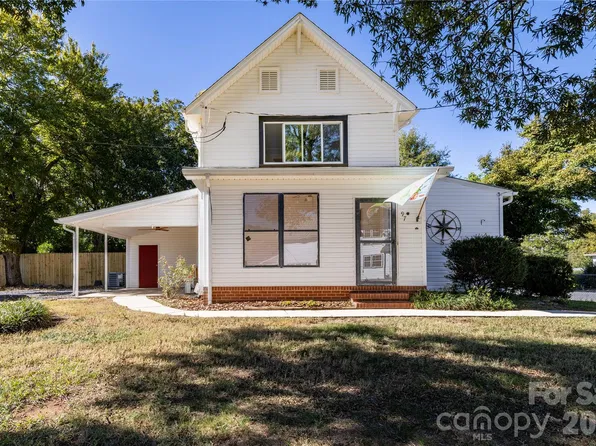 97 Nantahala St, Badin, NC 28009