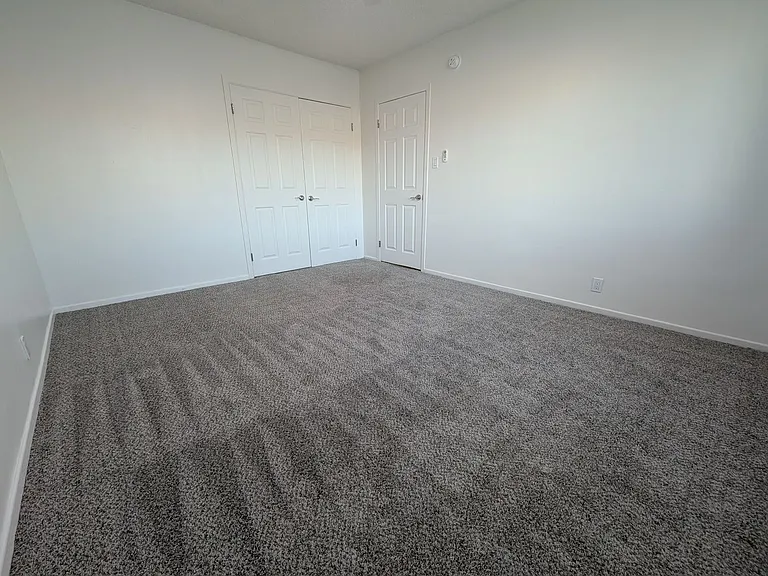 Plaza Apartments — Photo 15