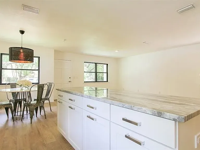 1301 E Cayuga St — Photo 10