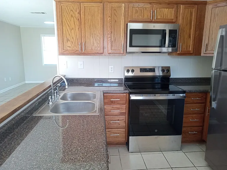 425 Wilson Ln — Photo 7