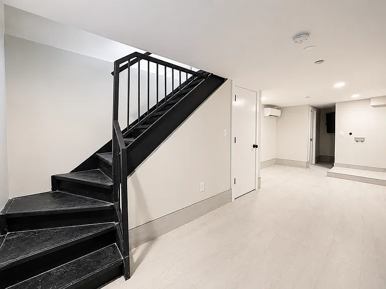 637 Quincy St #1 — Photo 9