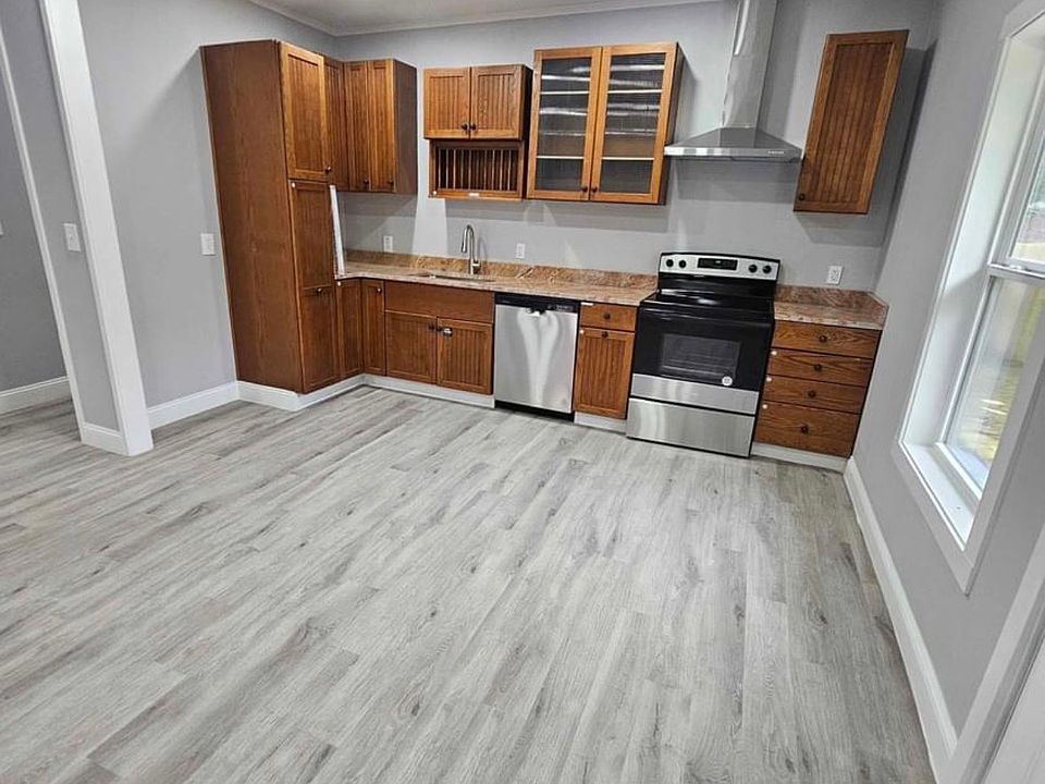 2nd image of 2213 Hazel St