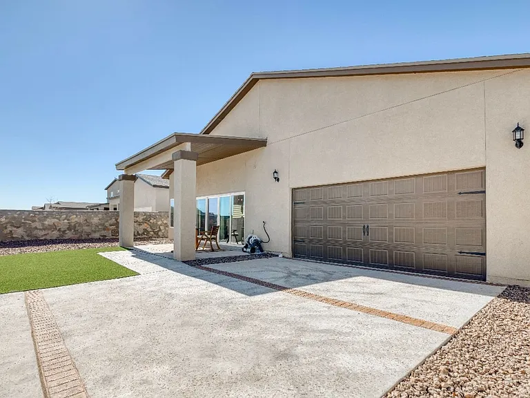 2816 Sammy Cervantes St — Photo 49