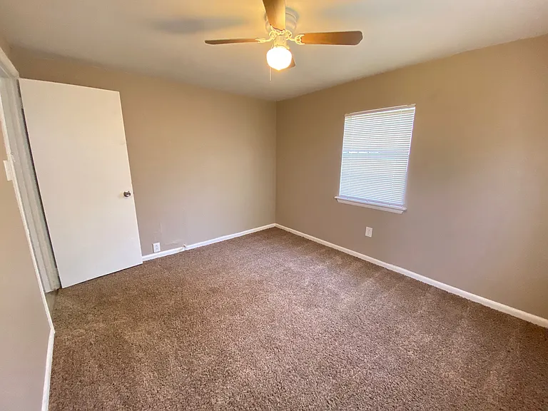 1345 SW 27th St — Photo 34