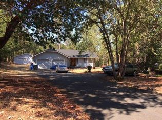 218 Brooke Ln, Grants Pass, OR 97527
