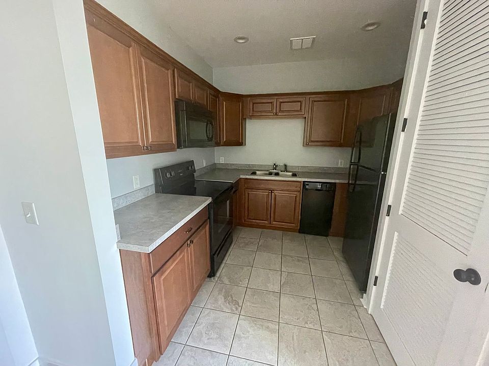 1st image of 131 N Grove St #208