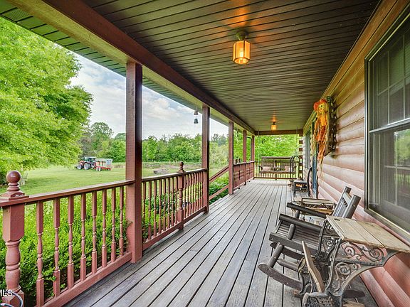 8th image of 147 Britton Ln