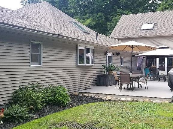 3rd image of 12 Circle Dr
