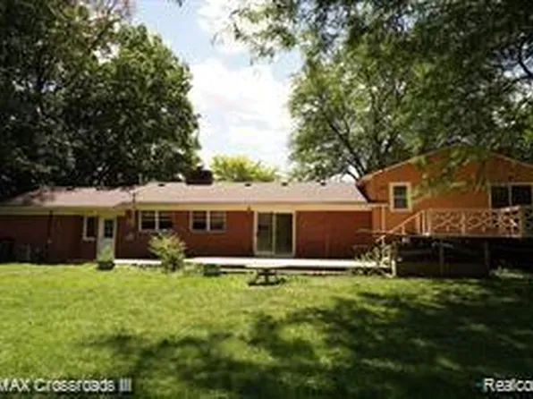 45900 Harris Rd, Belleville, MI 48111