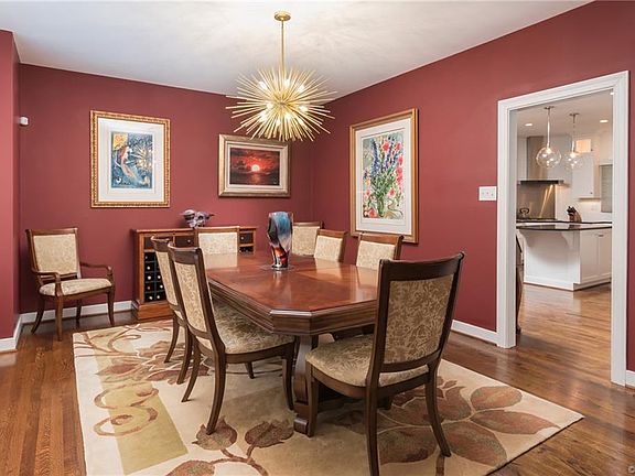 3rd image of 302 Cheswick Ln