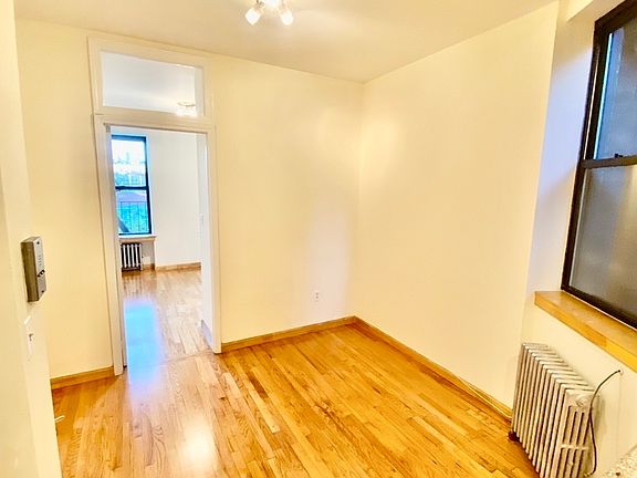 4th image of 64 Saint Marks Pl APT 18