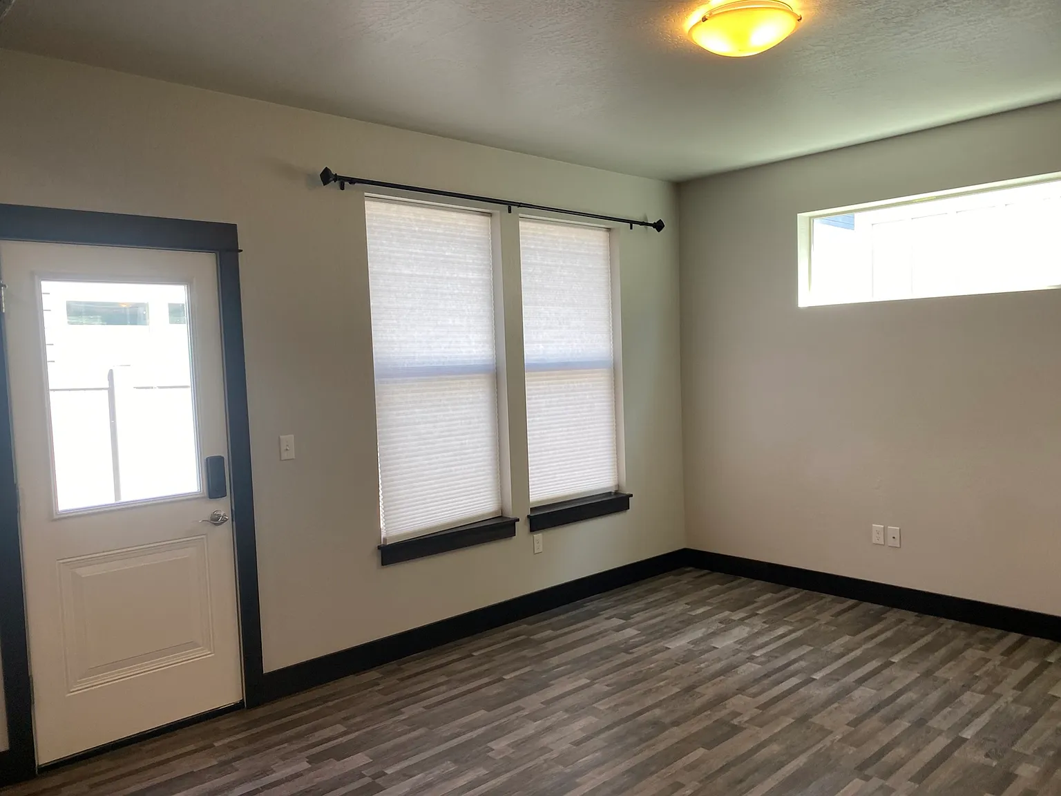 3 bed, 2.5 bath, 1469 sqft, $2,895 — Photo 2